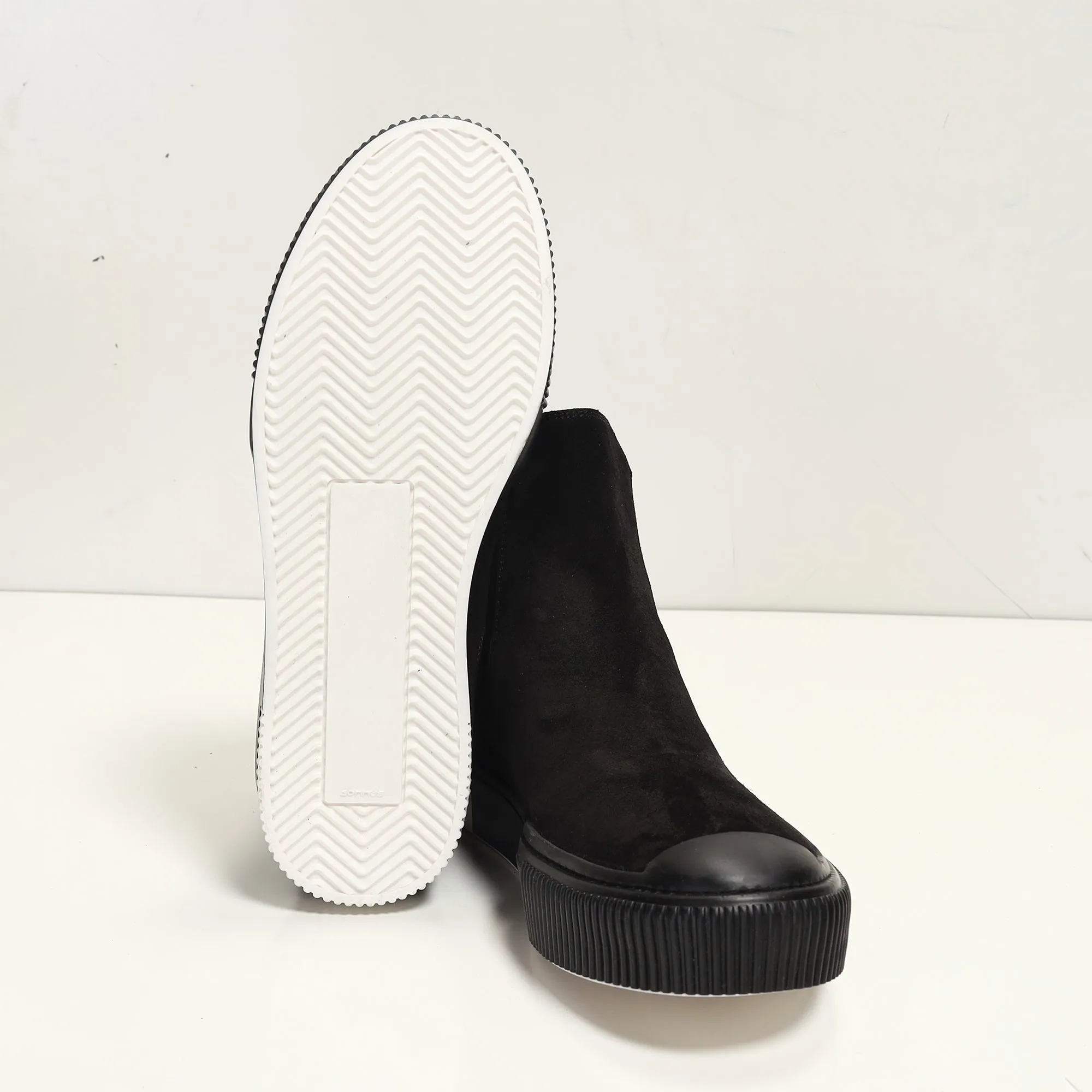 THE KING - Suede Leather and Rubber Sole Chelsea Boots - Black Black