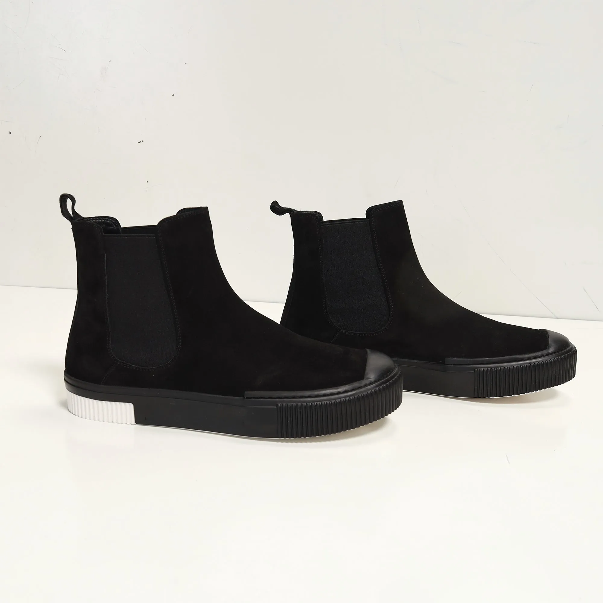 THE KING - Suede Leather and Rubber Sole Chelsea Boots - Black Black